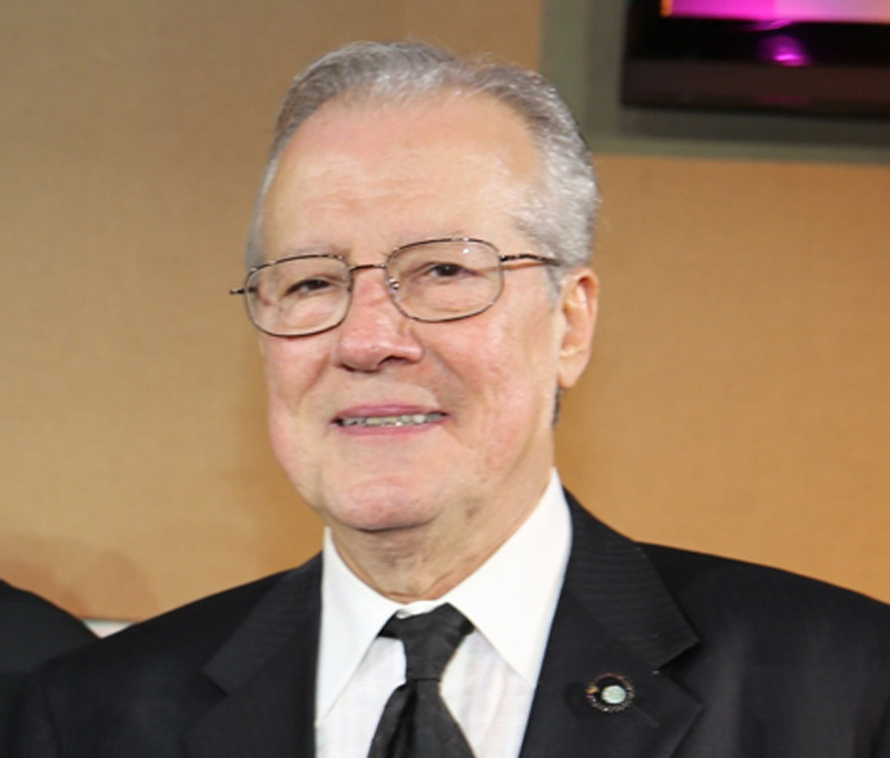 Manolo García-Oliva recibe Cruz de la Orden de Isabel la Católica